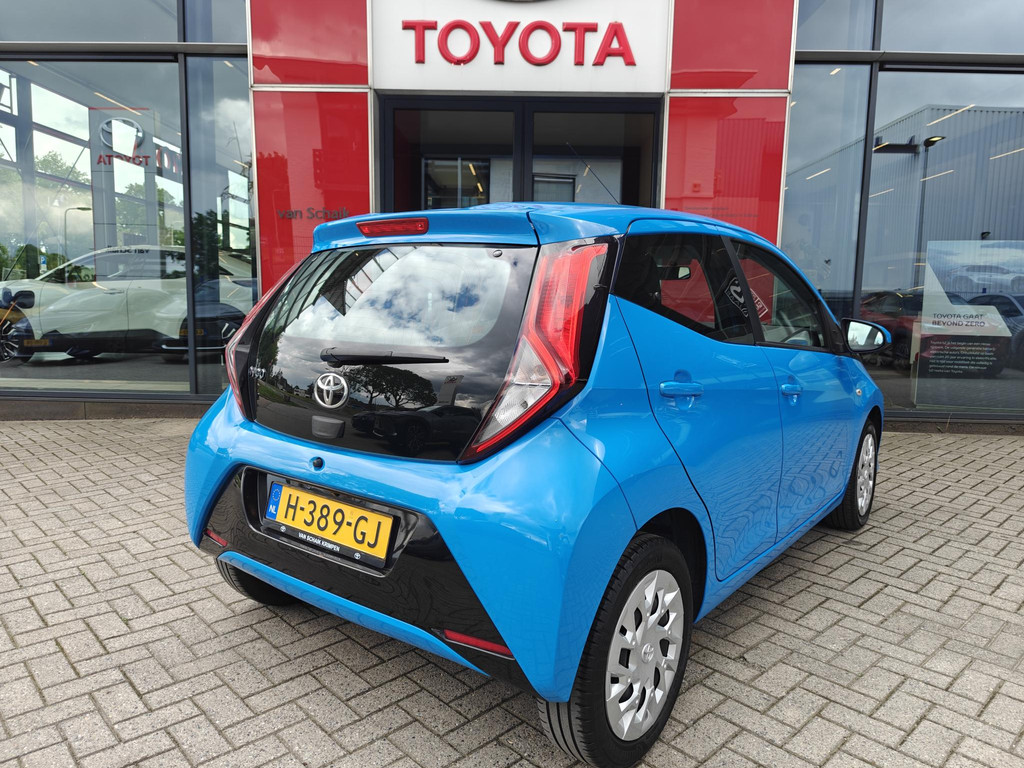53522929-2.jpg