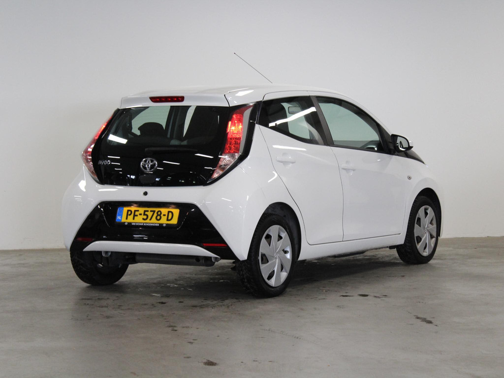 57194615-2.jpg